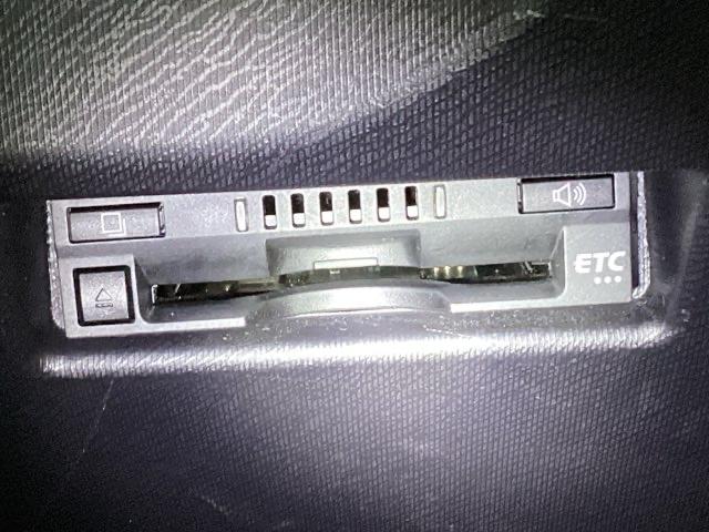 アクア クロスオーバー　リアカメラ　ＥＴＣ　ＥＣＯモード　Ｂカメラ　地デジ　エアコン　ＥＳＣ　キーフリー　ＤＶＤ再生可　パワーステアリング　パワーウィンドウ　ＡＢＳ　スマ－トキ－　前後ブレーキサポート　助手席エアバック（16枚目）