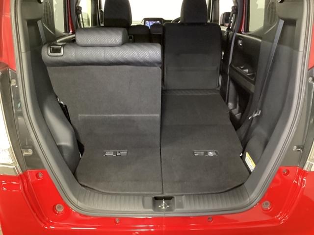 リアシートを前に倒せば荷室容量倍増！左右分離ですので、いろいろな形の荷物が積めます。