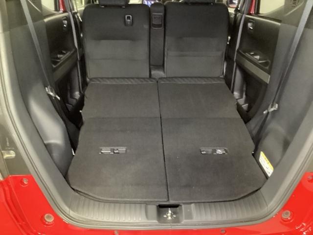 シートを倒せばラゲッジスペースも広々。ＢＢＱやゴルフなど様々な用途で活躍します。アクティブに動かれるお客様には強い味方です！