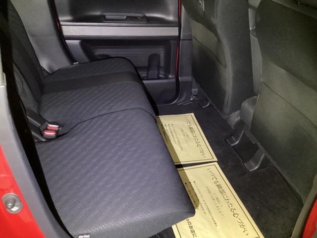 フラットな床と膝回りや頭上スペースなど十分な広さがあります。