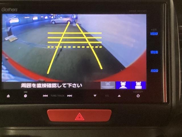 バックモニター付きで、車庫入れやバック時の後方確認をサポート。