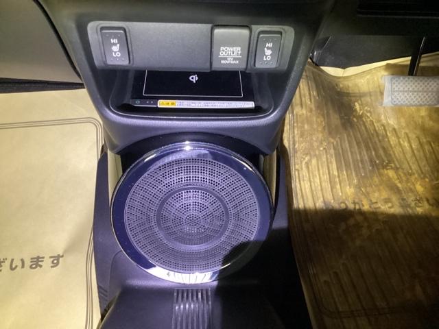 【サウンドマッピングシステム】高音質を実現するためのスピーカーが搭載されています。ライブ会場のような臨場感溢れる空間を。軽自動車でありながらも、音楽が好きな人のための特別なオーディオシステムです♪