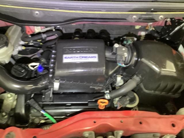 エンジンルームもしっかり洗浄していますので、覗いてみてください。