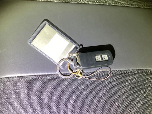 スマートキーは荷物を持っている時でも、キーを取り出さずドアの施錠・開錠ができます。