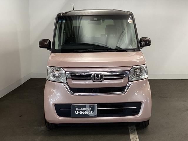 【ＬＥＤヘッドライト】が装備されています。夜間走行時や雨の日に明るく安全に前方を照らすことが出来ます。対向車からも見えやすいので相手に接近を知らせることも出来ます。