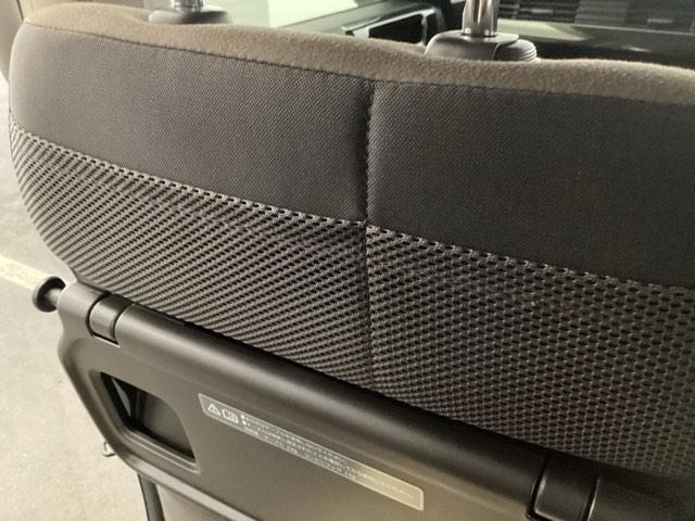 【収納】後部座席収納。散乱しがちな小物を収納するのに便利です。