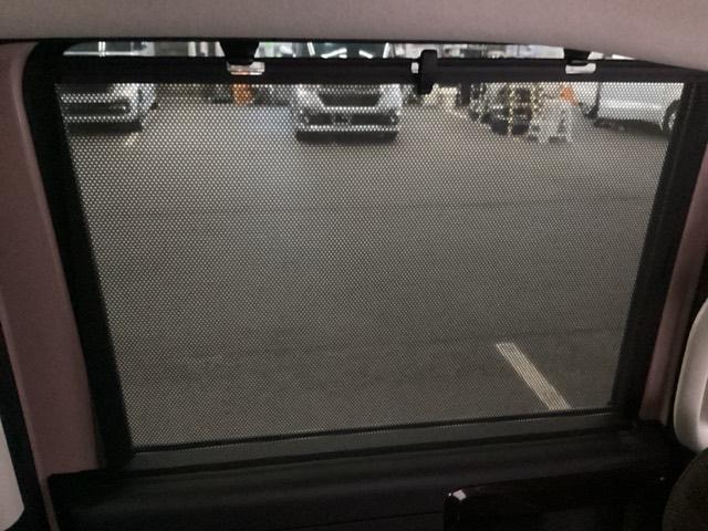 ロールサンシェイドは、太陽光を防ぐので冷房の効きを良くする効果もあるんです。エアコンを控えめにすれば燃費向上も見込めますよ。