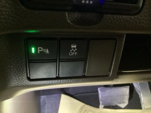 【パーキングセンサー】駐車や出庫時にクルマの前後の障害を検知し、音とディスプレイでお知らせします。