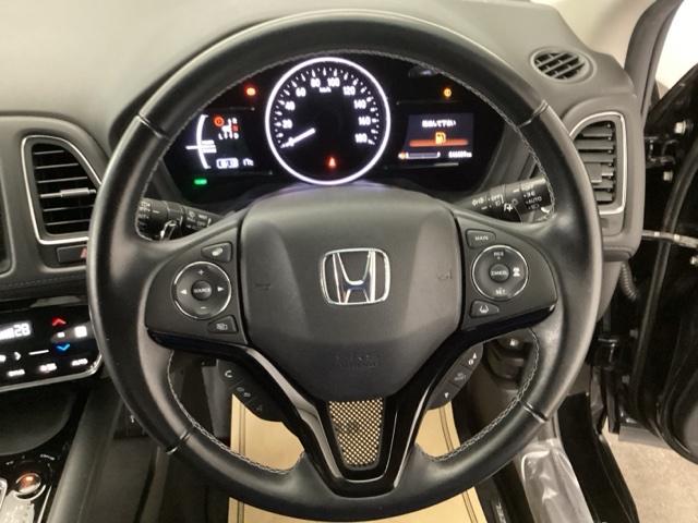 ヴェゼル ハイブリッドＺ・ホンダセンシング　メモリーナビ　リアカメラ　ＥＴＣ　ＤＶＤ再生機能　横滑り防止システム　バックアイカメラ　盗難防止装置　フルセ　シートヒーター付　スマ－トキ－　ＥＣＯモード　パワーウィンド　ＬＥＤライト　ナビ＆ＴＶ（3枚目）