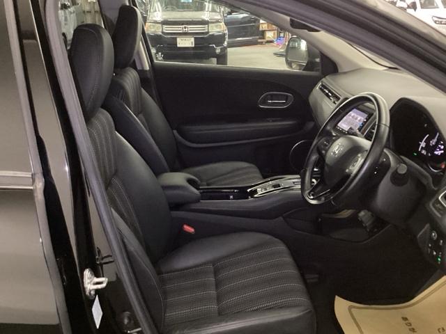 ヴェゼル ハイブリッドＺ・ホンダセンシング　メモリーナビ　リアカメラ　ＥＴＣ　ＤＶＤ再生機能　横滑り防止システム　バックアイカメラ　盗難防止装置　フルセ　シートヒーター付　スマ－トキ－　ＥＣＯモード　パワーウィンド　ＬＥＤライト　ナビ＆ＴＶ（13枚目）