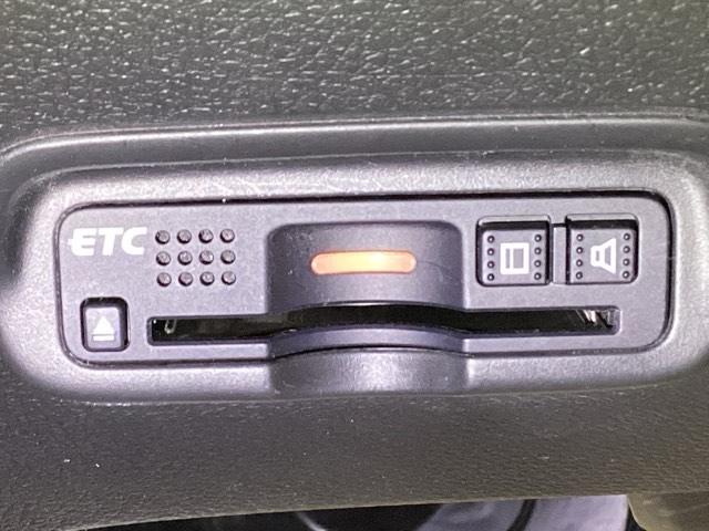 ヴェゼル ハイブリッドＺ・ホンダセンシング　メモリーナビ　リアカメラ　ＥＴＣ　ＤＶＤ再生機能　横滑り防止システム　バックアイカメラ　盗難防止装置　フルセ　シートヒーター付　スマ－トキ－　ＥＣＯモード　パワーウィンド　ＬＥＤライト　ナビ＆ＴＶ（15枚目）