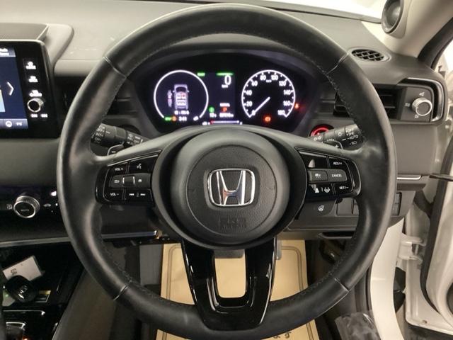 ヴェゼル ｅ：ＨＥＶＺ　メモリーナビ　ＥＴＣ　リアカメラ　衝突回避支援ブレーキ機能　パノラミックビューモニター　スマキ　フルオートエアコン　エアバッグ　両席エアバック　Ｒカメ　パワーウィンドウ　ＬＥＤランプ　クルーズＣ（3枚目）