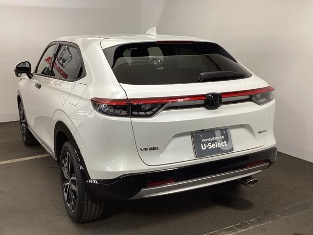 ヴェゼル ｅ：ＨＥＶＺ　メモリーナビ　ＥＴＣ　リアカメラ　衝突回避支援ブレーキ機能　パノラミックビューモニター　スマキ　フルオートエアコン　エアバッグ　両席エアバック　Ｒカメ　パワーウィンドウ　ＬＥＤランプ　クルーズＣ（8枚目）