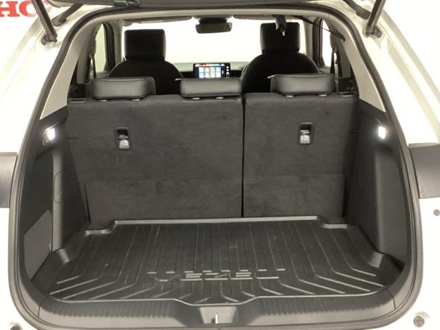 ヴェゼル ｅ：ＨＥＶＺ　メモリーナビ　ＥＴＣ　リアカメラ　衝突回避支援ブレーキ機能　パノラミックビューモニター　スマキ　フルオートエアコン　エアバッグ　両席エアバック　Ｒカメ　パワーウィンドウ　ＬＥＤランプ　クルーズＣ（10枚目）