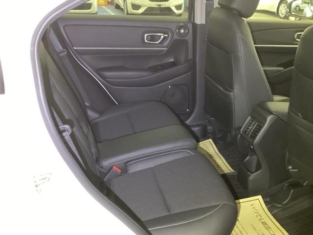 ヴェゼル ｅ：ＨＥＶＺ　メモリーナビ　ＥＴＣ　リアカメラ　衝突回避支援ブレーキ機能　パノラミックビューモニター　スマキ　フルオートエアコン　エアバッグ　両席エアバック　Ｒカメ　パワーウィンドウ　ＬＥＤランプ　クルーズＣ（12枚目）