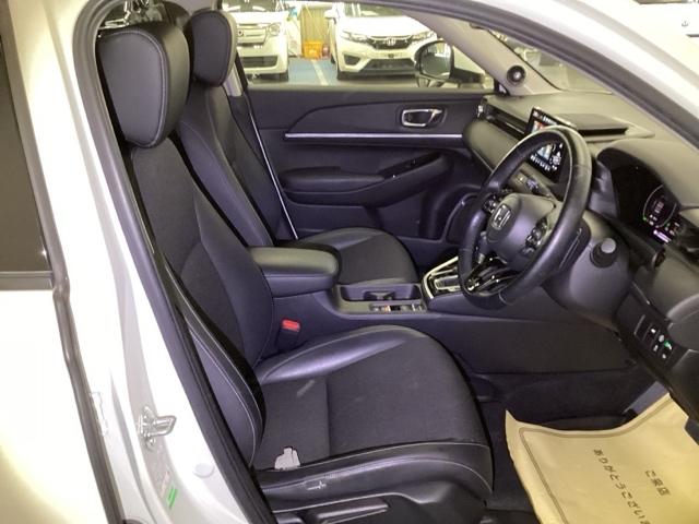 ヴェゼル ｅ：ＨＥＶＺ　メモリーナビ　ＥＴＣ　リアカメラ　衝突回避支援ブレーキ機能　パノラミックビューモニター　スマキ　フルオートエアコン　エアバッグ　両席エアバック　Ｒカメ　パワーウィンドウ　ＬＥＤランプ　クルーズＣ（13枚目）