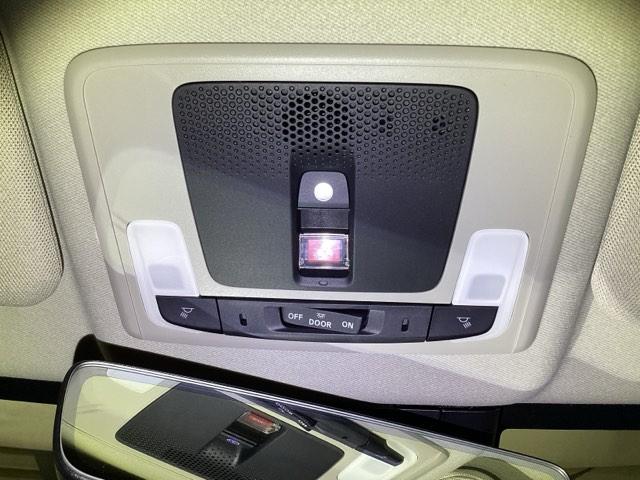 ヴェゼル ｅ：ＨＥＶＺ　メモリーナビ　ＥＴＣ　リアカメラ　衝突回避支援ブレーキ機能　パノラミックビューモニター　スマキ　フルオートエアコン　エアバッグ　両席エアバック　Ｒカメ　パワーウィンドウ　ＬＥＤランプ　クルーズＣ（14枚目）