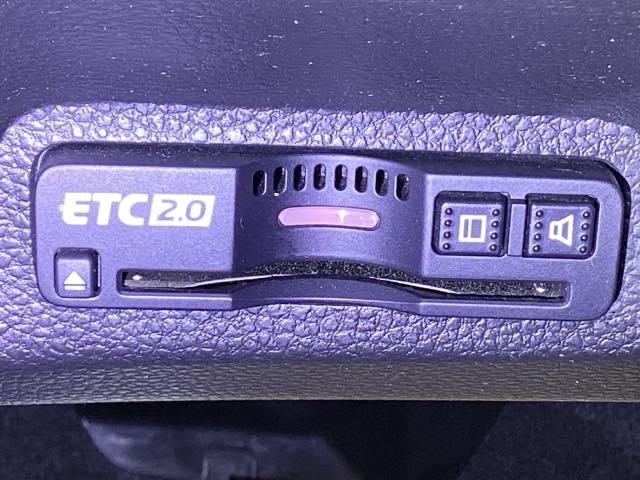 ヴェゼル ｅ：ＨＥＶＺ　メモリーナビ　ＥＴＣ　リアカメラ　衝突回避支援ブレーキ機能　パノラミックビューモニター　スマキ　フルオートエアコン　エアバッグ　両席エアバック　Ｒカメ　パワーウィンドウ　ＬＥＤランプ　クルーズＣ（15枚目）