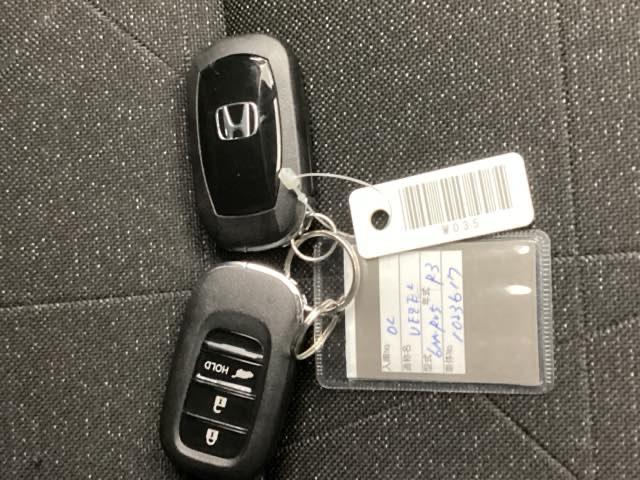 ヴェゼル ｅ：ＨＥＶＺ　メモリーナビ　ＥＴＣ　リアカメラ　衝突回避支援ブレーキ機能　パノラミックビューモニター　スマキ　フルオートエアコン　エアバッグ　両席エアバック　Ｒカメ　パワーウィンドウ　ＬＥＤランプ　クルーズＣ（20枚目）