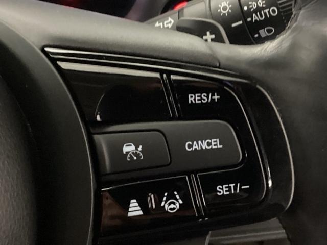 ヴェゼル ｅ：ＨＥＶＺ　メモリーナビ　ＥＴＣ　リアカメラ　衝突回避支援ブレーキ機能　パノラミックビューモニター　スマキ　フルオートエアコン　エアバッグ　両席エアバック　Ｒカメ　パワーウィンドウ　ＬＥＤランプ　クルーズＣ（28枚目）