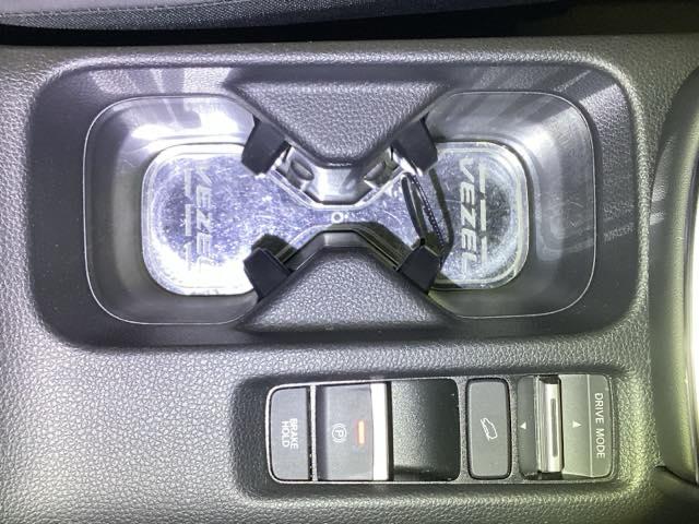 ヴェゼル ｅ：ＨＥＶＺ　メモリーナビ　ＥＴＣ　リアカメラ　衝突回避支援ブレーキ機能　パノラミックビューモニター　スマキ　フルオートエアコン　エアバッグ　両席エアバック　Ｒカメ　パワーウィンドウ　ＬＥＤランプ　クルーズＣ（32枚目）