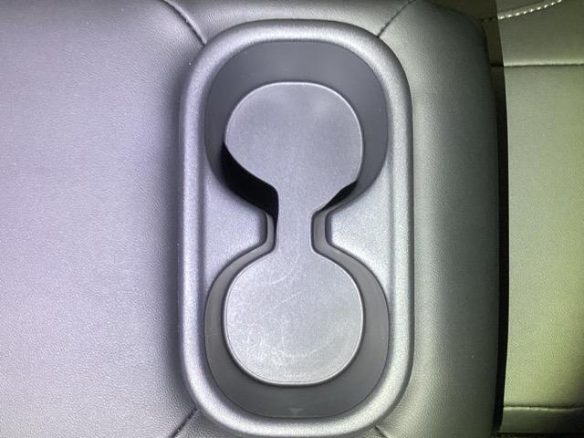 ヴェゼル ｅ：ＨＥＶＺ　メモリーナビ　ＥＴＣ　リアカメラ　衝突回避支援ブレーキ機能　パノラミックビューモニター　スマキ　フルオートエアコン　エアバッグ　両席エアバック　Ｒカメ　パワーウィンドウ　ＬＥＤランプ　クルーズＣ（34枚目）