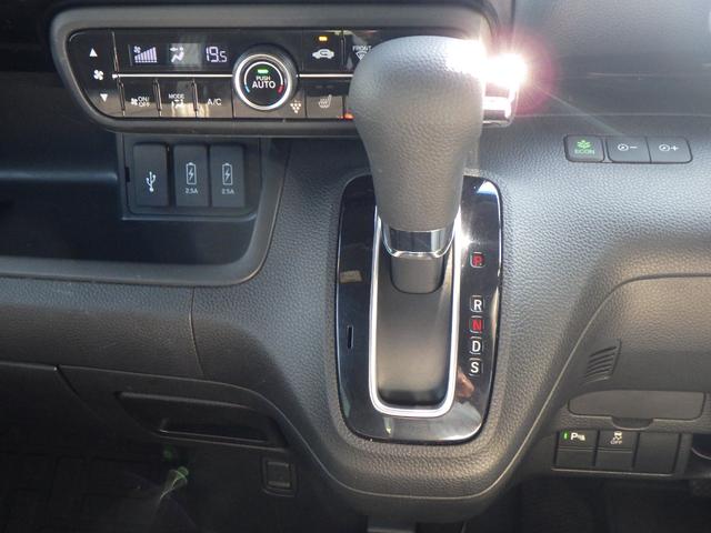 N-BOXカスタム L サイドエアバッグ Aストップ シートヒータ 点検記録簿 キーフリーシステム LEDライト リアカメ クルーズコントロール AC スマキー 横滑り防止 パワーステアリング USB ABS エアバッグ(16枚目)