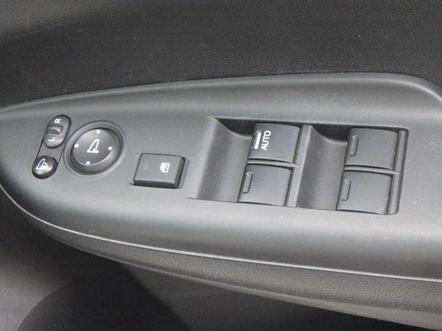 フィット 13G・Fパッケージ DVD再生可能 スマ-トキ- 記録簿有り VSA ETC付き 助手席エアバッグ Rカメラ オートエアコン エアバック PS キ-フリ- 1セグ PW ABS アイドリングSTOP(13枚目)