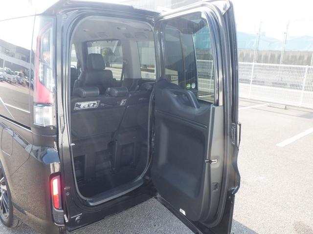 ステップワゴンスパーダ スパーダ・クールスピリットホンダセンシング　サイドエアバック　スマートキ　左右電動スライドドア　バックモニタ　Ｗエアコン　地ＴＶ　ナビ＆ＴＶ　三列シート　ＵＳＢ　助手席エアバッグ　ＡＡＣ　ターボ車（18枚目）