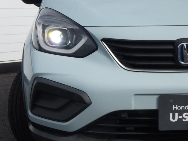 フィット ｅ：ＨＥＶクロスター　フルオートエアコン　整備記録簿　ＬＥＤランプ　エアバッグ　サイドエアバック　地デジ　オートクルーズコントロール　ＶＳＡ　ＥＴＣ　バックカメラ　ＵＳＢ　ＤＶＤ再生可能　ドラレコ付き（2枚目）