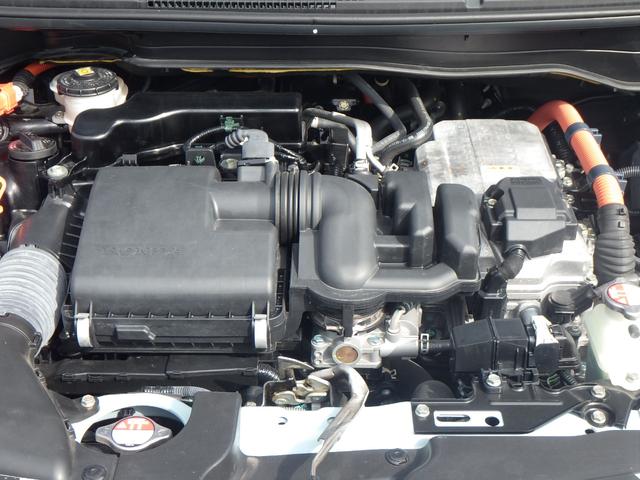 フィット ｅ：ＨＥＶクロスター　フルオートエアコン　整備記録簿　ＬＥＤランプ　エアバッグ　サイドエアバック　地デジ　オートクルーズコントロール　ＶＳＡ　ＥＴＣ　バックカメラ　ＵＳＢ　ＤＶＤ再生可能　ドラレコ付き（3枚目）