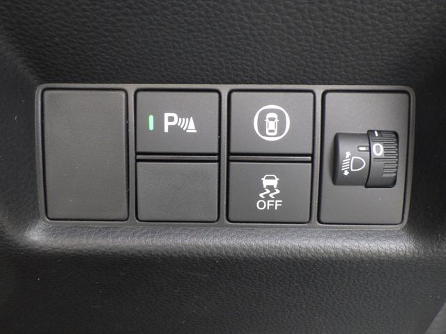 フィット ｅ：ＨＥＶクロスター　フルオートエアコン　整備記録簿　ＬＥＤランプ　エアバッグ　サイドエアバック　地デジ　オートクルーズコントロール　ＶＳＡ　ＥＴＣ　バックカメラ　ＵＳＢ　ＤＶＤ再生可能　ドラレコ付き（9枚目）