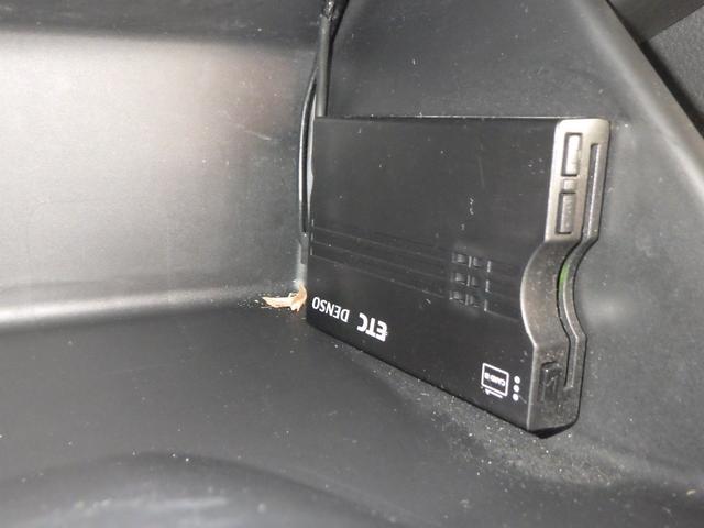 フィット ｅ：ＨＥＶクロスター　フルオートエアコン　整備記録簿　ＬＥＤランプ　エアバッグ　サイドエアバック　地デジ　オートクルーズコントロール　ＶＳＡ　ＥＴＣ　バックカメラ　ＵＳＢ　ＤＶＤ再生可能　ドラレコ付き（11枚目）