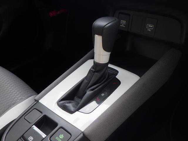 フィット ｅ：ＨＥＶクロスター　フルオートエアコン　整備記録簿　ＬＥＤランプ　エアバッグ　サイドエアバック　地デジ　オートクルーズコントロール　ＶＳＡ　ＥＴＣ　バックカメラ　ＵＳＢ　ＤＶＤ再生可能　ドラレコ付き（13枚目）