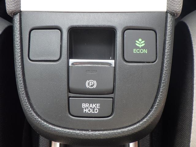 フィット ｅ：ＨＥＶクロスター　フルオートエアコン　整備記録簿　ＬＥＤランプ　エアバッグ　サイドエアバック　地デジ　オートクルーズコントロール　ＶＳＡ　ＥＴＣ　バックカメラ　ＵＳＢ　ＤＶＤ再生可能　ドラレコ付き（14枚目）