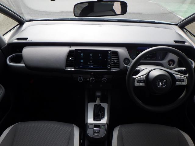 フィット ｅ：ＨＥＶクロスター　フルオートエアコン　整備記録簿　ＬＥＤランプ　エアバッグ　サイドエアバック　地デジ　オートクルーズコントロール　ＶＳＡ　ＥＴＣ　バックカメラ　ＵＳＢ　ＤＶＤ再生可能　ドラレコ付き（16枚目）