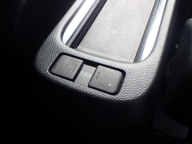 フィット ｅ：ＨＥＶクロスター　フルオートエアコン　整備記録簿　ＬＥＤランプ　エアバッグ　サイドエアバック　地デジ　オートクルーズコントロール　ＶＳＡ　ＥＴＣ　バックカメラ　ＵＳＢ　ＤＶＤ再生可能　ドラレコ付き（19枚目）