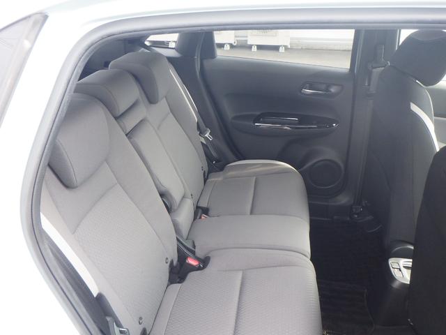 フィット ｅ：ＨＥＶクロスター　フルオートエアコン　整備記録簿　ＬＥＤランプ　エアバッグ　サイドエアバック　地デジ　オートクルーズコントロール　ＶＳＡ　ＥＴＣ　バックカメラ　ＵＳＢ　ＤＶＤ再生可能　ドラレコ付き（20枚目）