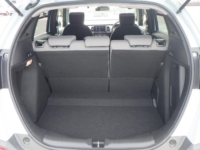 フィット ｅ：ＨＥＶクロスター　フルオートエアコン　整備記録簿　ＬＥＤランプ　エアバッグ　サイドエアバック　地デジ　オートクルーズコントロール　ＶＳＡ　ＥＴＣ　バックカメラ　ＵＳＢ　ＤＶＤ再生可能　ドラレコ付き（21枚目）