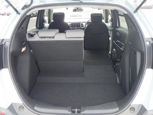 フィット ｅ：ＨＥＶクロスター　フルオートエアコン　整備記録簿　ＬＥＤランプ　エアバッグ　サイドエアバック　地デジ　オートクルーズコントロール　ＶＳＡ　ＥＴＣ　バックカメラ　ＵＳＢ　ＤＶＤ再生可能　ドラレコ付き（22枚目）