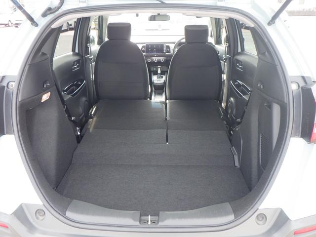 フィット ｅ：ＨＥＶクロスター　フルオートエアコン　整備記録簿　ＬＥＤランプ　エアバッグ　サイドエアバック　地デジ　オートクルーズコントロール　ＶＳＡ　ＥＴＣ　バックカメラ　ＵＳＢ　ＤＶＤ再生可能　ドラレコ付き（23枚目）