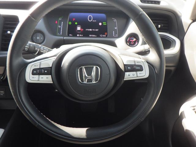 フィット ｅ：ＨＥＶホーム　助手席エアバッグ　運転席エアバッグ　アイドリングストップ　ＬＥＤライト　ＵＳＢ接続　バックカメラ　ＡＢＳ　サイドエアバッグ　オートクルーズコントロール　フルセグＴＶ　スマートキー（4枚目）