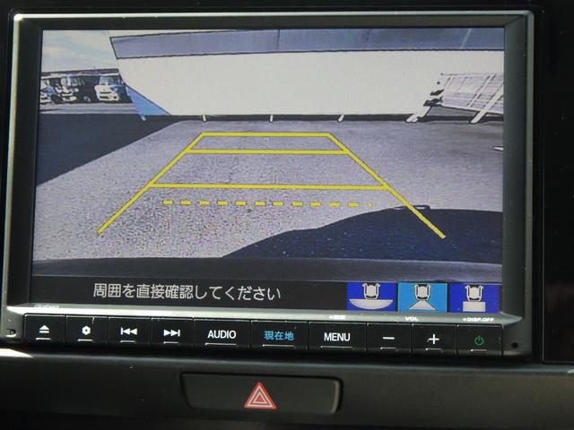 フィット ｅ：ＨＥＶホーム　助手席エアバッグ　運転席エアバッグ　アイドリングストップ　ＬＥＤライト　ＵＳＢ接続　バックカメラ　ＡＢＳ　サイドエアバッグ　オートクルーズコントロール　フルセグＴＶ　スマートキー（8枚目）