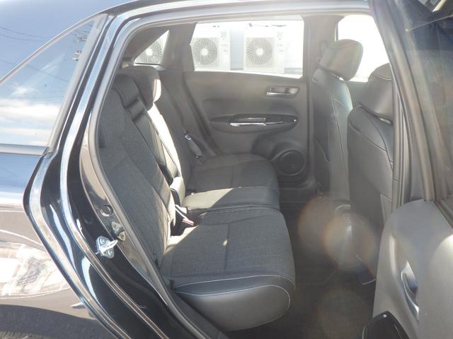 フィット ｅ：ＨＥＶホーム　助手席エアバッグ　運転席エアバッグ　アイドリングストップ　ＬＥＤライト　ＵＳＢ接続　バックカメラ　ＡＢＳ　サイドエアバッグ　オートクルーズコントロール　フルセグＴＶ　スマートキー（16枚目）