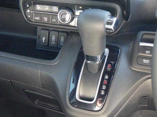 N-BOXカスタム L サイドエアバッグ ナビTV Aストップ シートヒータ 点検記録簿 キーフリーシステム LEDライト リアカメ クルーズコントロール AC DVD視聴可能 スマキー 横滑り防止 フルセグTV USB(12枚目)