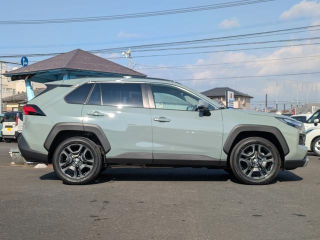 RAV4 ハイブリッドアドベンチャー 10.5インチナビ&パノラミックビューモニター フルセグTV デジタルインナーミラー ハンズフリーパワーバックドア 前席ベンチレーション ステアリングヒーター セーフティセンス(7枚目)