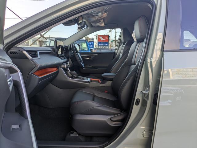 RAV4 ハイブリッドアドベンチャー 10.5インチナビ&パノラミックビューモニター フルセグTV デジタルインナーミラー ハンズフリーパワーバックドア 前席ベンチレーション ステアリングヒーター セーフティセンス(13枚目)