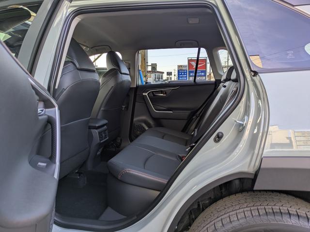 RAV4 ハイブリッドアドベンチャー 10.5インチナビ&パノラミックビューモニター フルセグTV デジタルインナーミラー ハンズフリーパワーバックドア 前席ベンチレーション ステアリングヒーター セーフティセンス(14枚目)