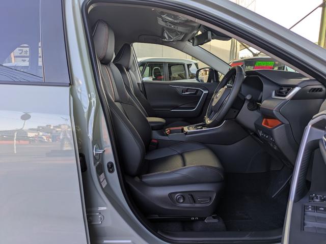 RAV4 ハイブリッドアドベンチャー 10.5インチナビ&パノラミックビューモニター フルセグTV デジタルインナーミラー ハンズフリーパワーバックドア 前席ベンチレーション ステアリングヒーター セーフティセンス(15枚目)