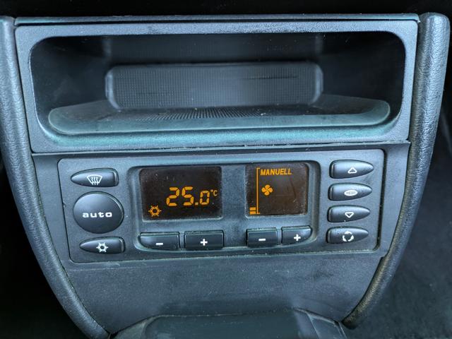 ９１１ ９１１カレラＳティプトロ　左ハンドル　電動スライド＆チルトサンルーフ　１９インチアルミホイール　ＧＴ３仕様　黒革＆パワーシート（26枚目）